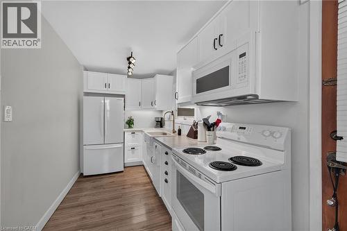 220 Paling Avenue, Hamilton, ON - Indoor Photo Showing Kitchen