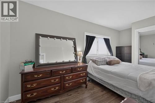 220 Paling Avenue, Hamilton, ON - Indoor Photo Showing Bedroom