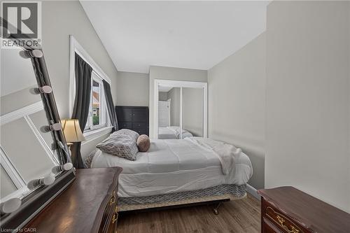 220 Paling Avenue, Hamilton, ON - Indoor Photo Showing Bedroom
