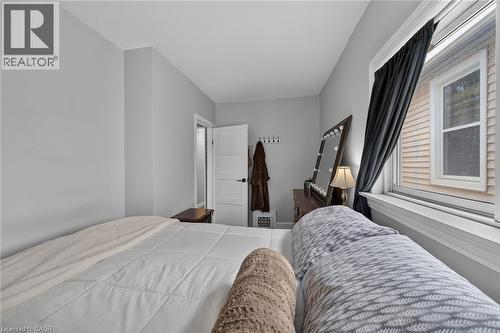 220 Paling Avenue, Hamilton, ON - Indoor Photo Showing Bedroom