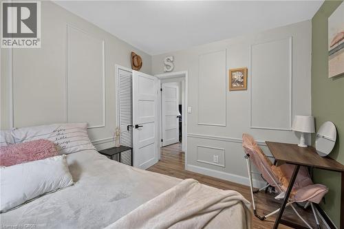 220 Paling Avenue, Hamilton, ON - Indoor Photo Showing Bedroom