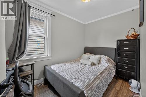 220 Paling Avenue, Hamilton, ON - Indoor Photo Showing Bedroom