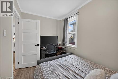 220 Paling Avenue, Hamilton, ON - Indoor Photo Showing Bedroom