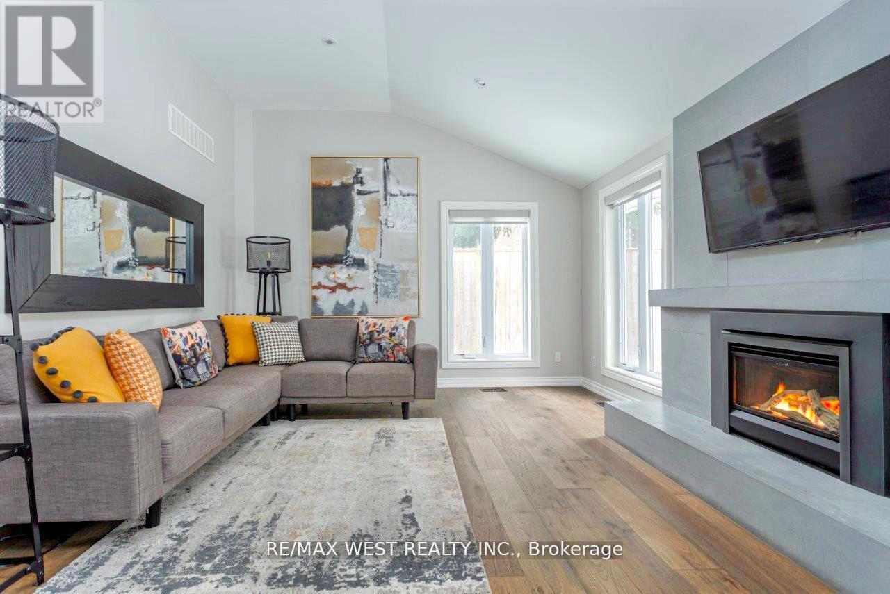 26 Hostein Drive, Hamilton, ON