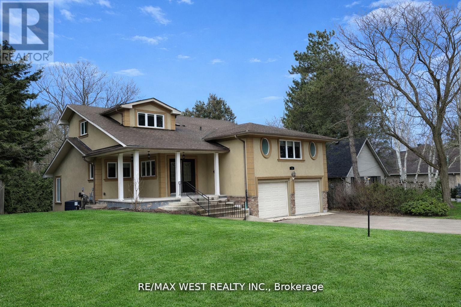 26 Hostein Drive, Hamilton, ON