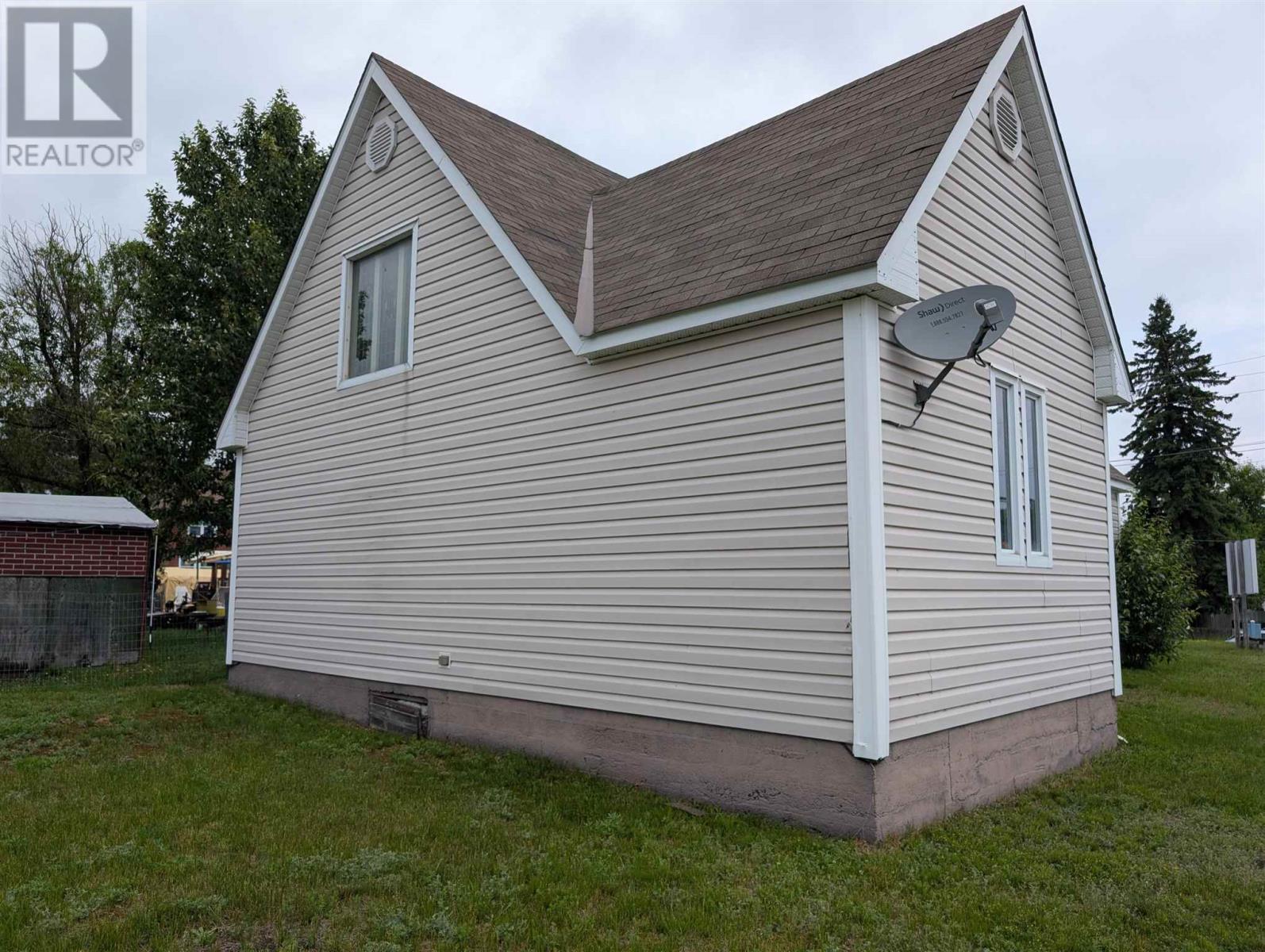 301 Superior St, White River, ON