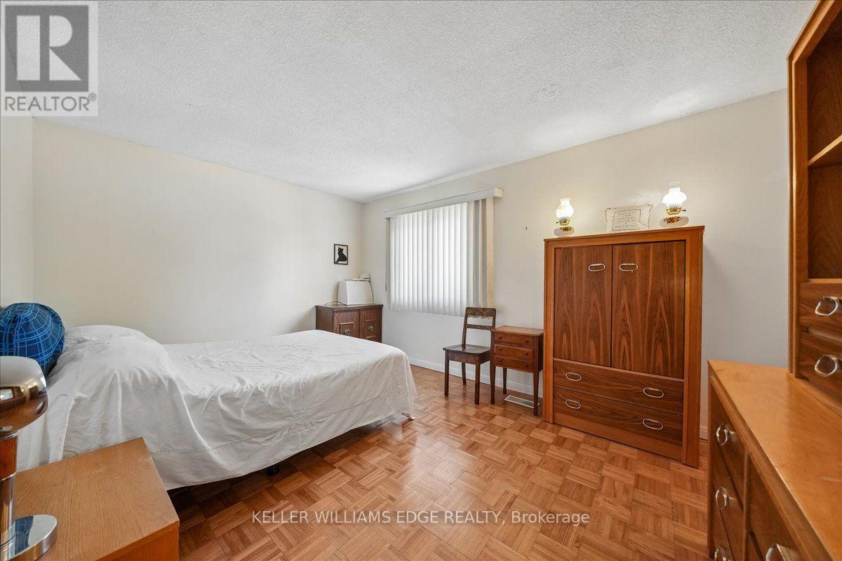2320 Middlesmoor Crescent, Burlington, ON