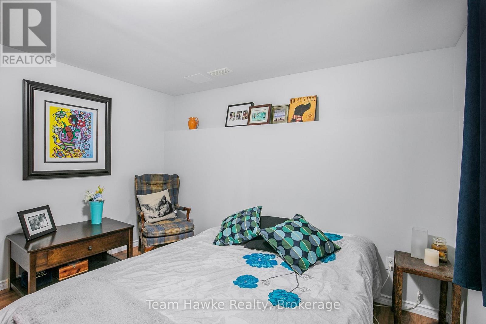 22 Laurier Boulevard, Tiny, ON - Indoor Photo Showing Bedroom