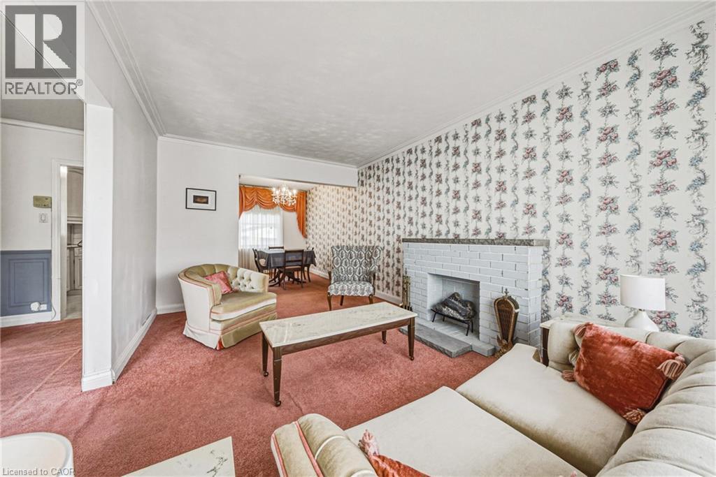 2345 Gibbon Street, Burlington, ON - Indoor Photo Showing Living Room With Fireplace