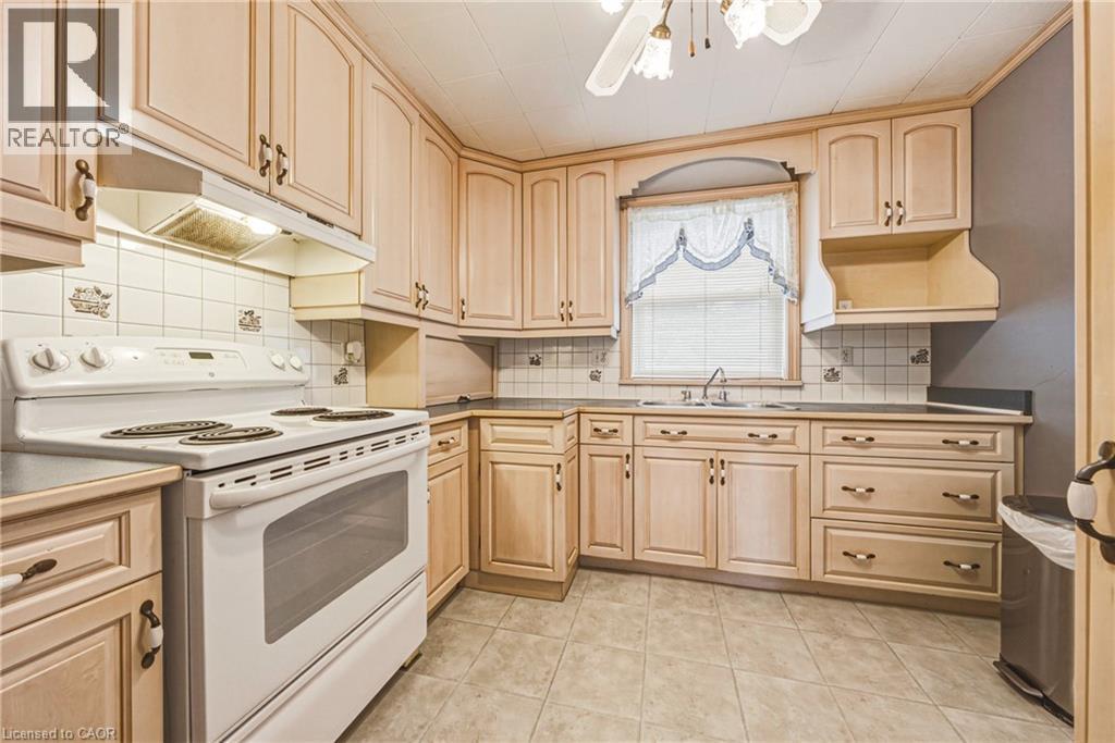 2345 Gibbon Street, Burlington, ON - Indoor Photo Showing Kitchen