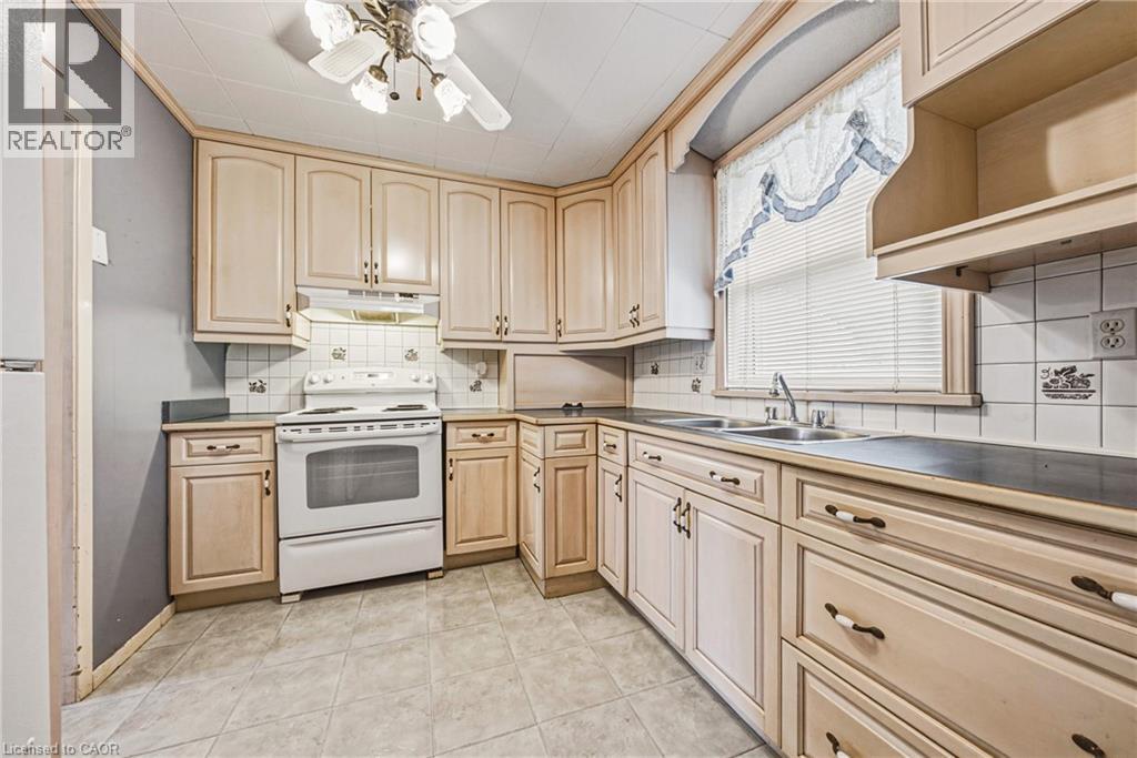 2345 Gibbon Street, Burlington, ON - Indoor Photo Showing Kitchen With Double Sink
