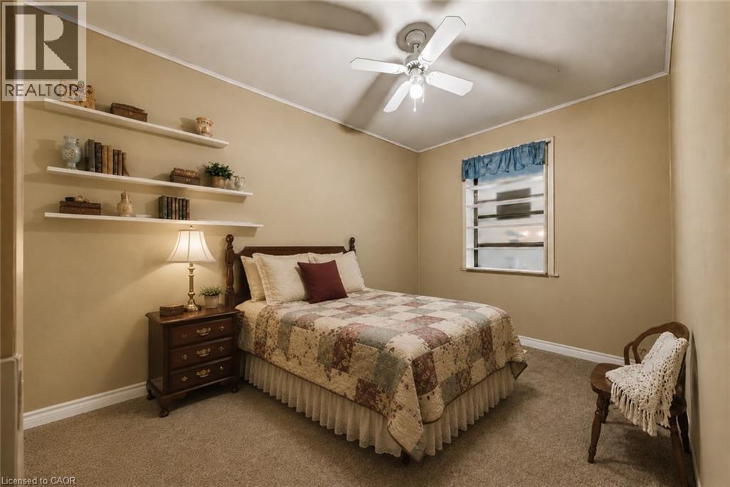 2345 Gibbon Street, Burlington, ON - Indoor Photo Showing Bedroom