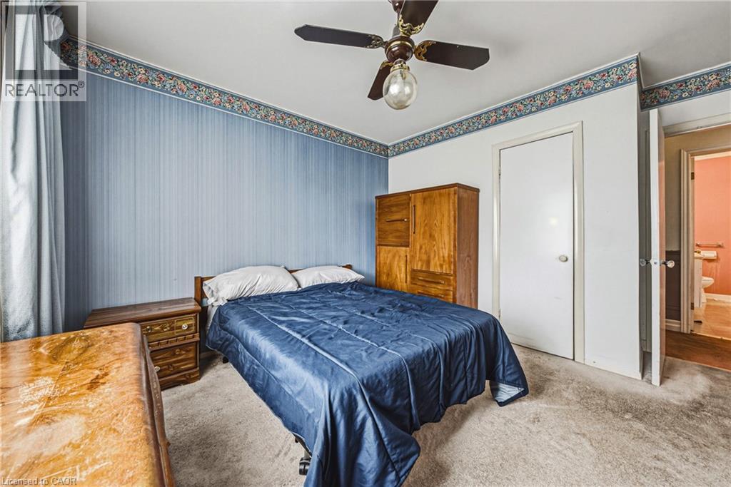2345 Gibbon Street, Burlington, ON - Indoor Photo Showing Bedroom