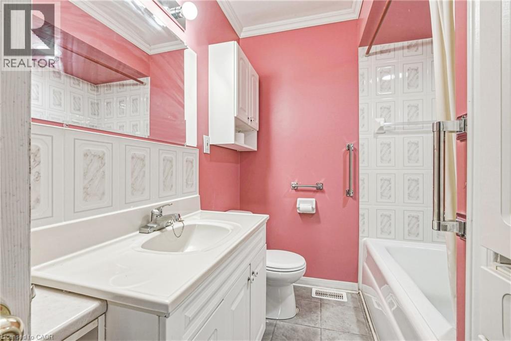 2345 Gibbon Street, Burlington, ON - Indoor Photo Showing Bathroom
