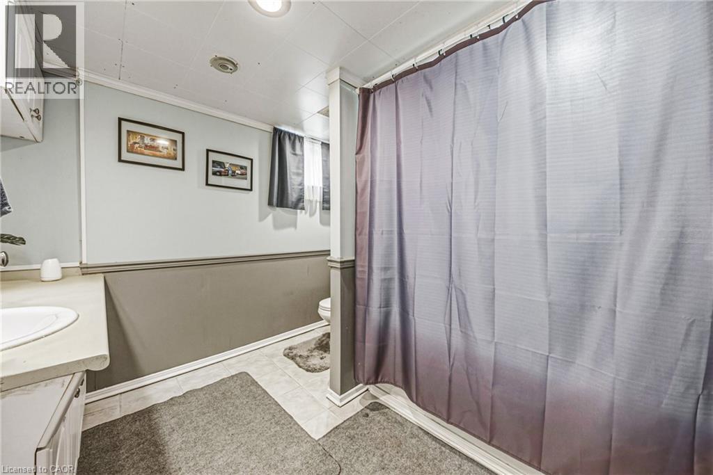 2345 Gibbon Street, Burlington, ON - Indoor Photo Showing Bathroom