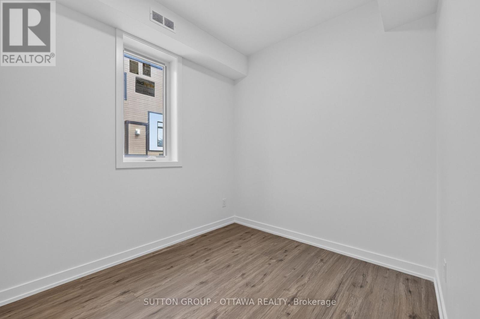 944 Woodroffe Avenue, Ottawa, ON