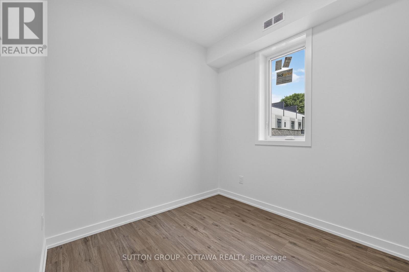 944 Woodroffe Avenue, Ottawa, ON