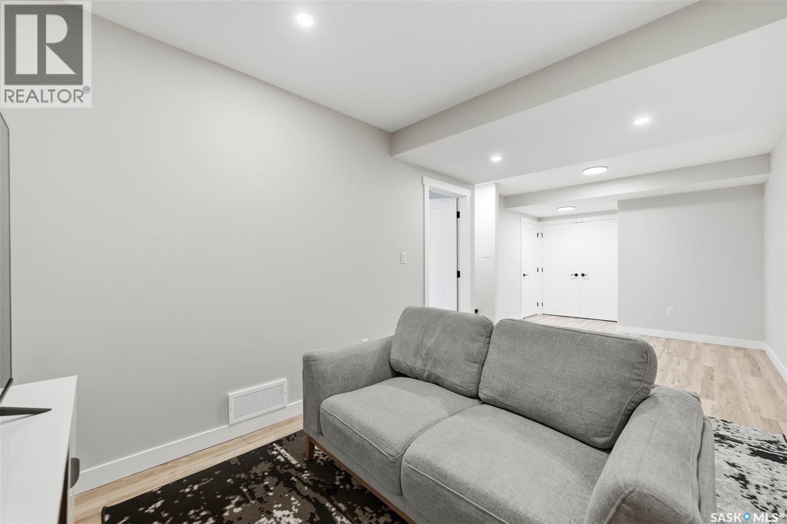 210 Schmeiser Bend, Saskatoon, SK - Indoor