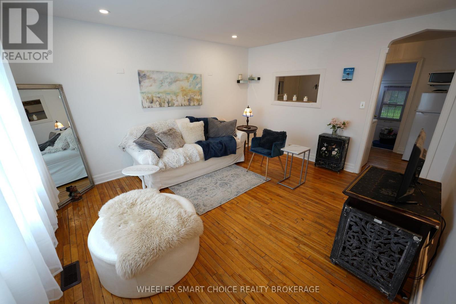 543 Fifth Street E, Cornwall, ON - Indoor Photo Showing Living Room