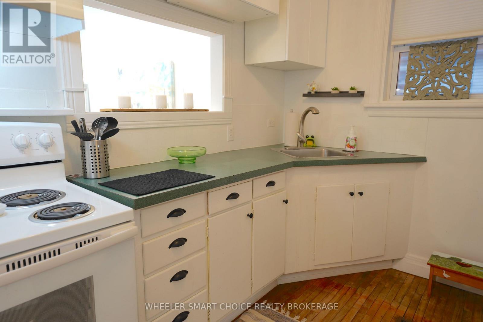 543 Fifth Street E, Cornwall, ON - Indoor Photo Showing Kitchen