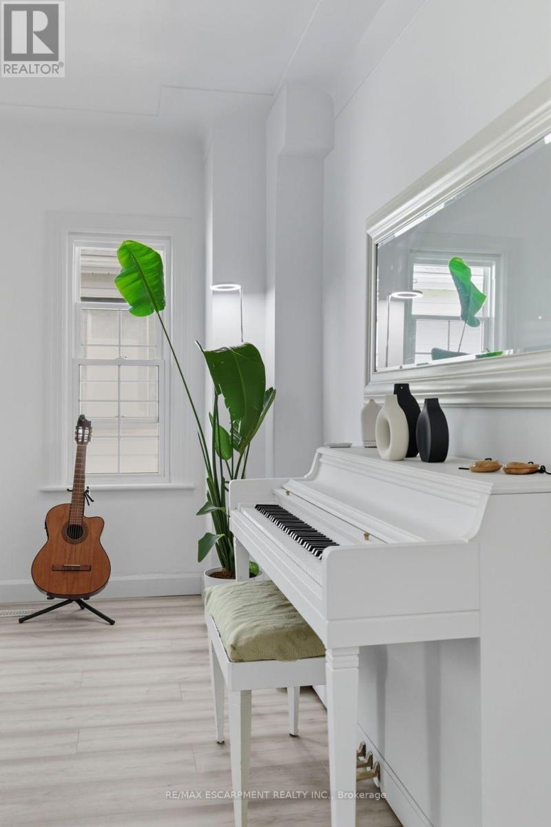 157 East 5Th Street, Hamilton, ON