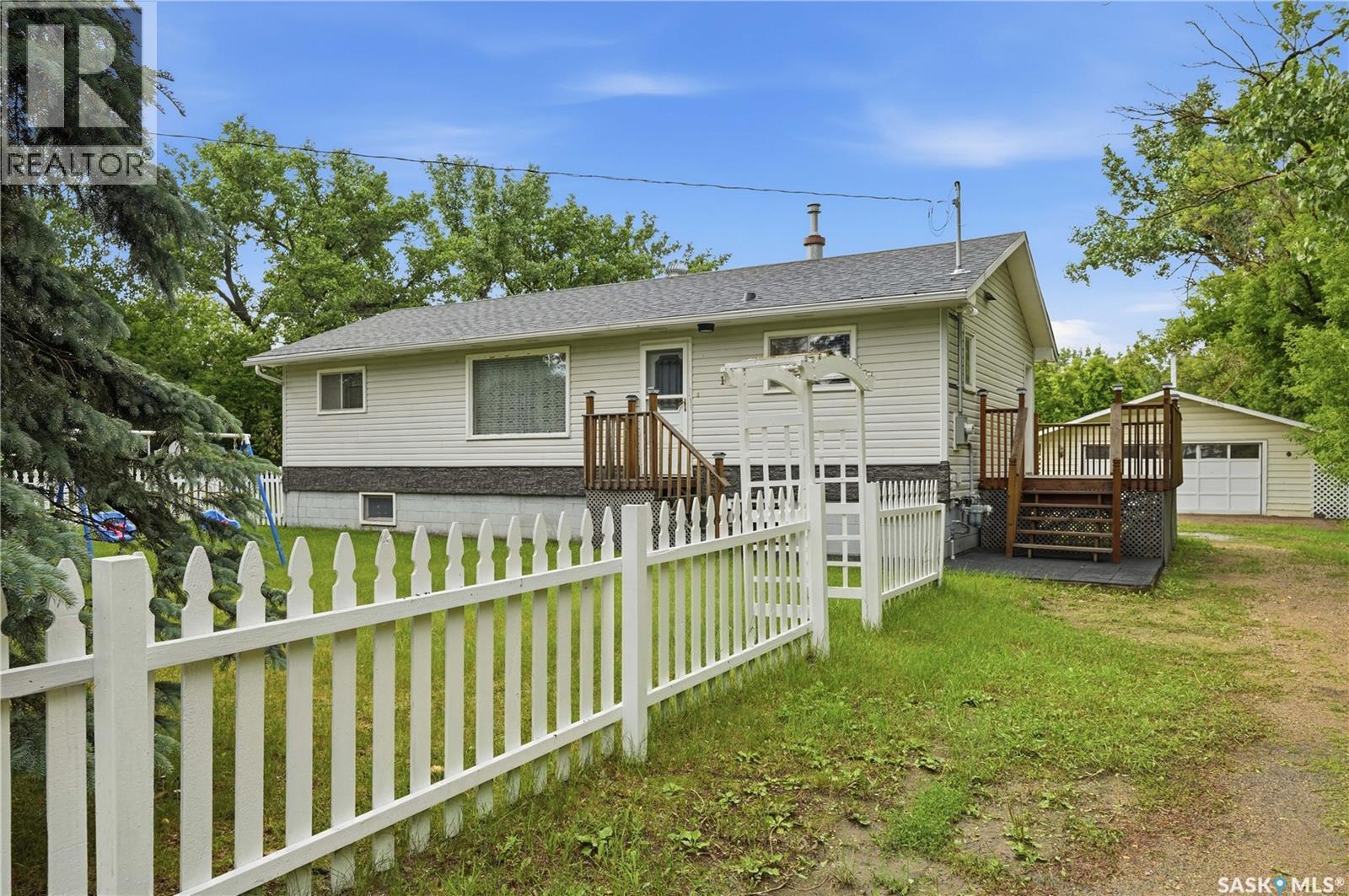 Rushinko Acreage, Chaplin, SK