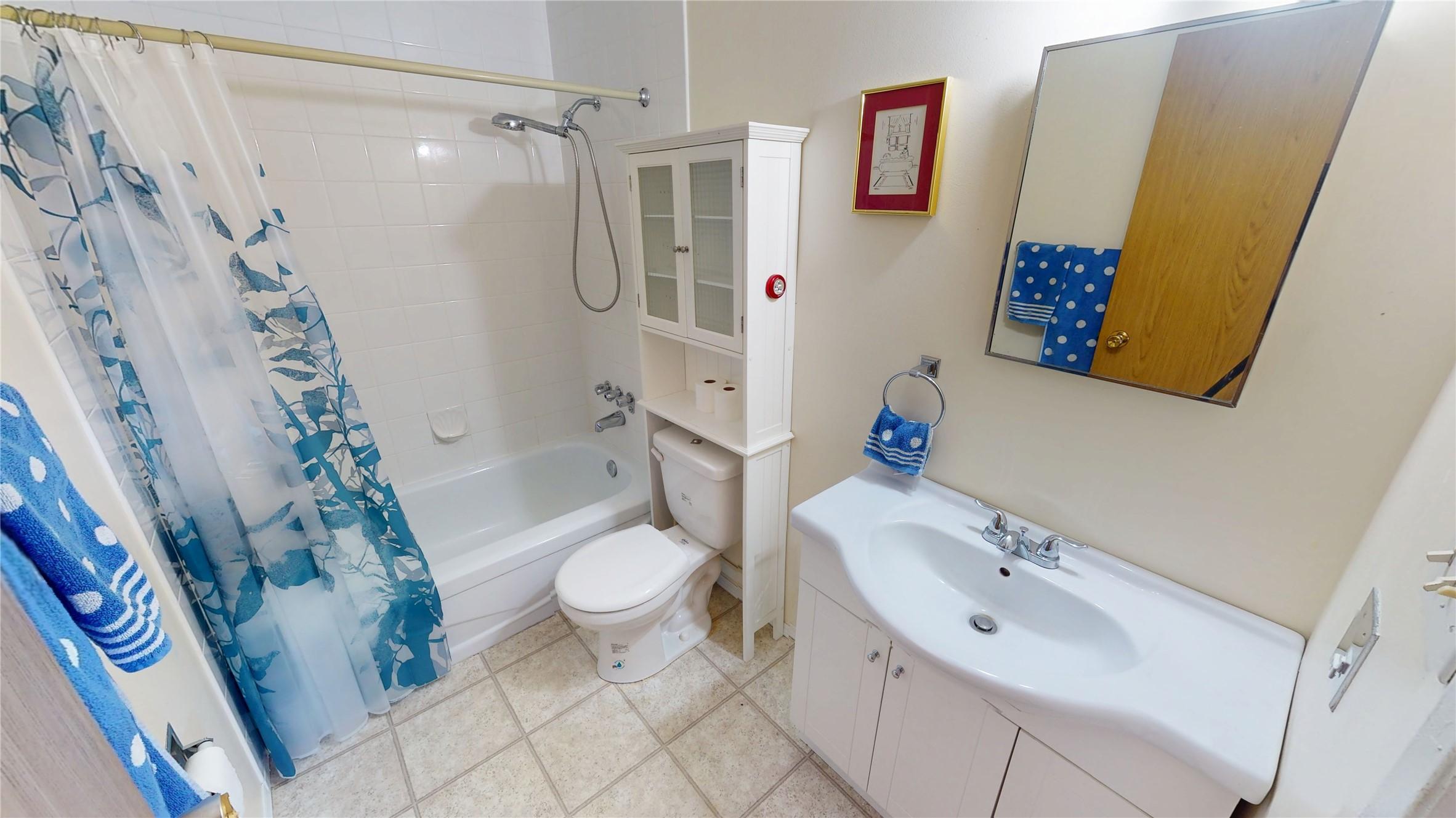 407-112 17Th Avenue, Cranbrook, BC - Indoor Photo Showing Bathroom
