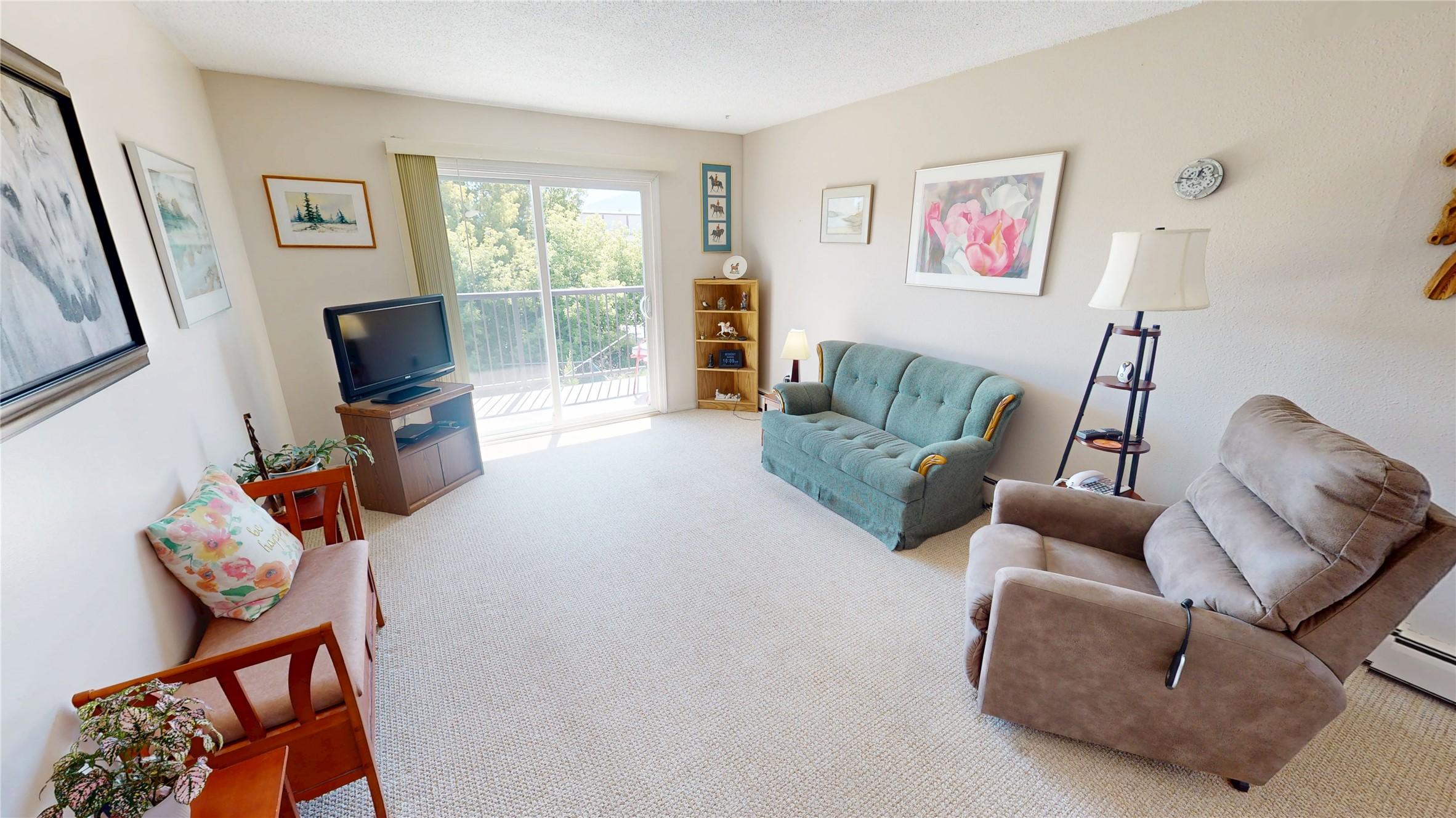 407-112 17Th Avenue, Cranbrook, BC - Indoor Photo Showing Living Room