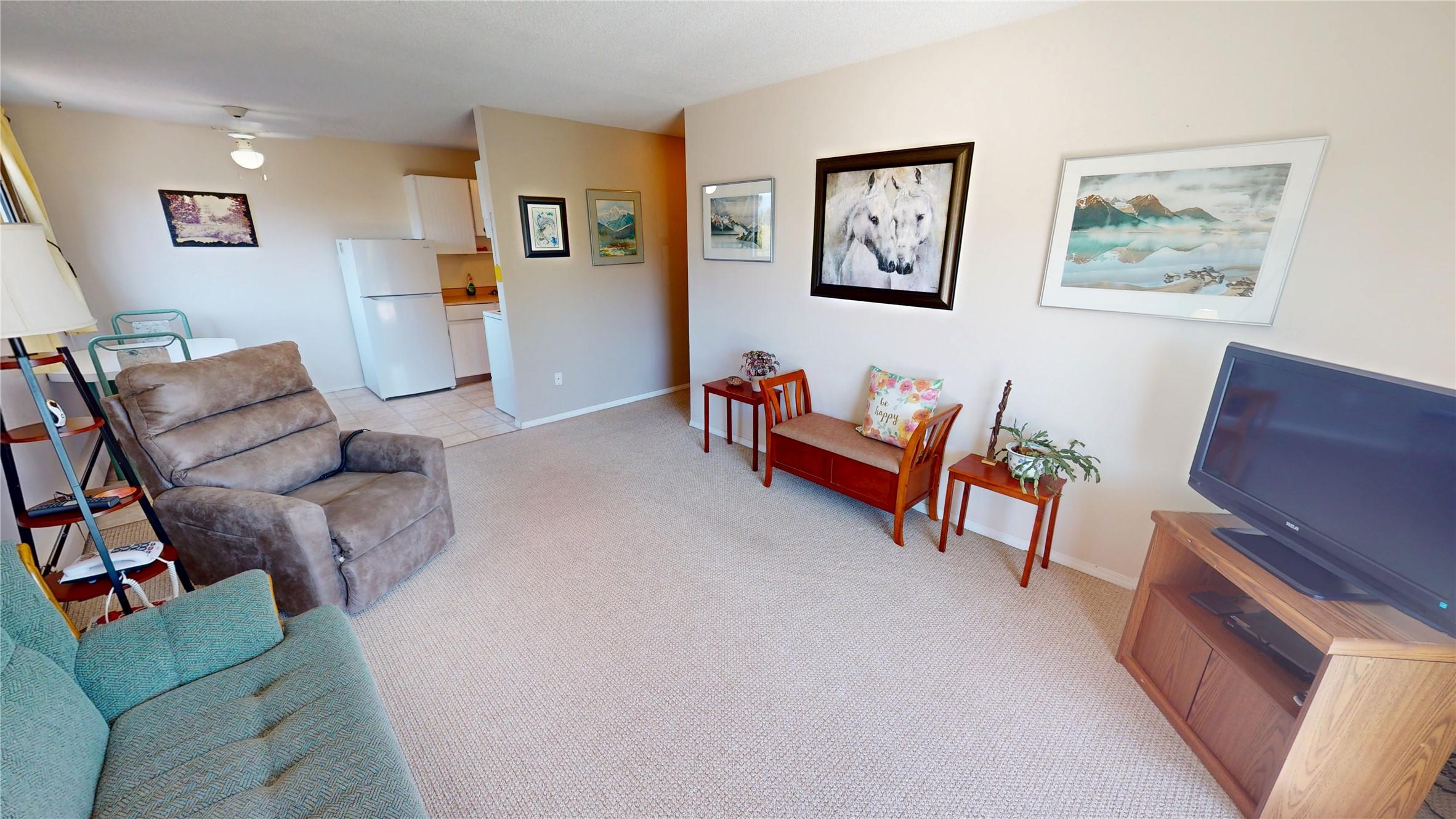407-112 17Th Avenue, Cranbrook, BC - Indoor Photo Showing Living Room