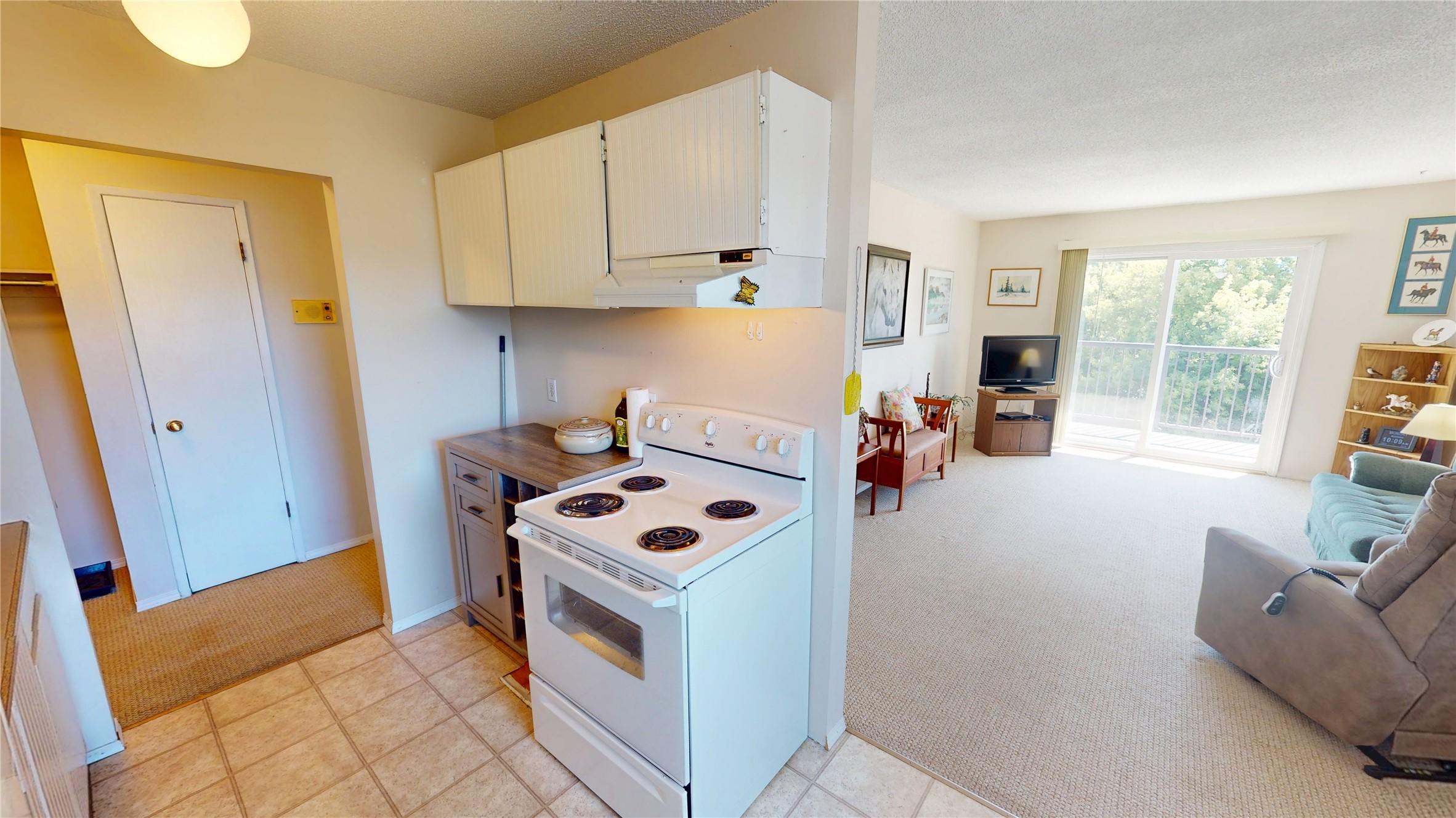 407-112 17Th Avenue, Cranbrook, BC - Indoor Photo Showing Kitchen