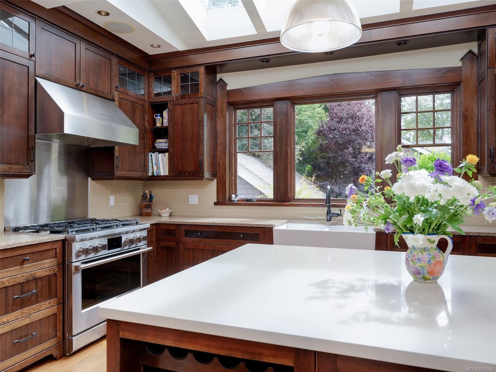 1043 St. Patrick St, Oak Bay, BC