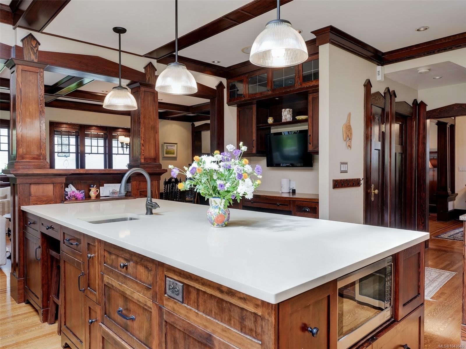 1043 St. Patrick St, Oak Bay, BC