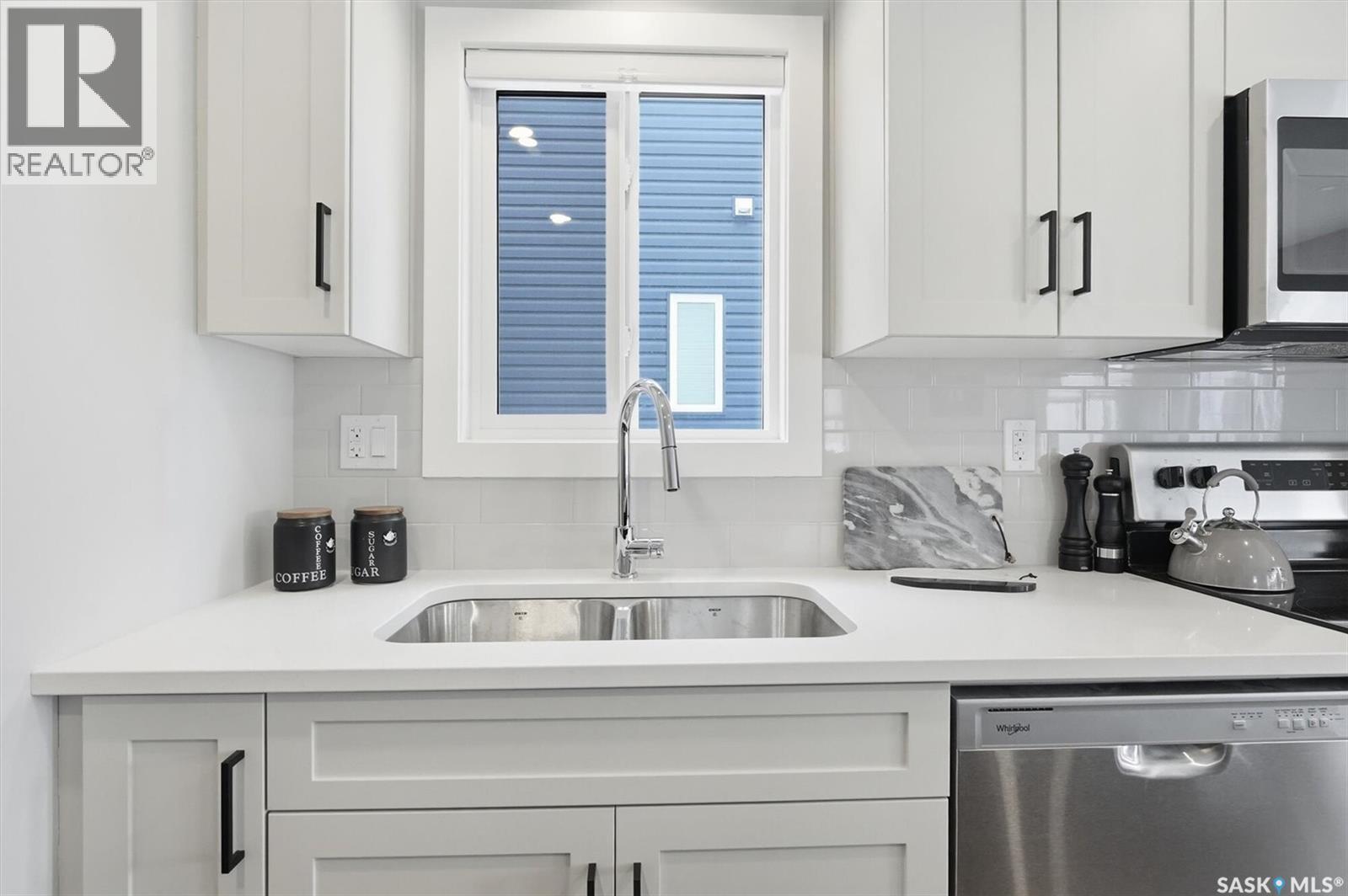442 Leskiw Bend, Saskatoon, SK - Indoor Photo Showing Kitchen With Double Sink