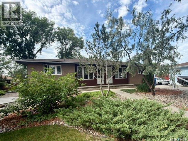 3307/3309 Dawson Crescent, Regina, SK - Outdoor
