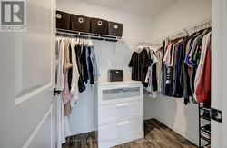 walk in closet - 