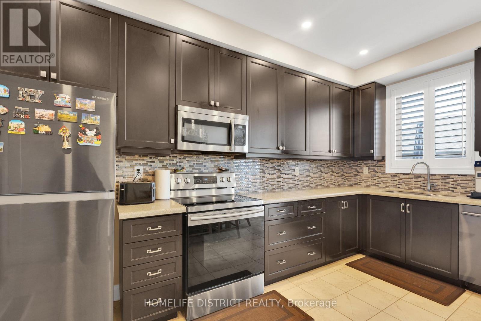 68 - 1169 Garner Road E, Hamilton, ON - Indoor Photo Showing Kitchen With Upgraded Kitchen