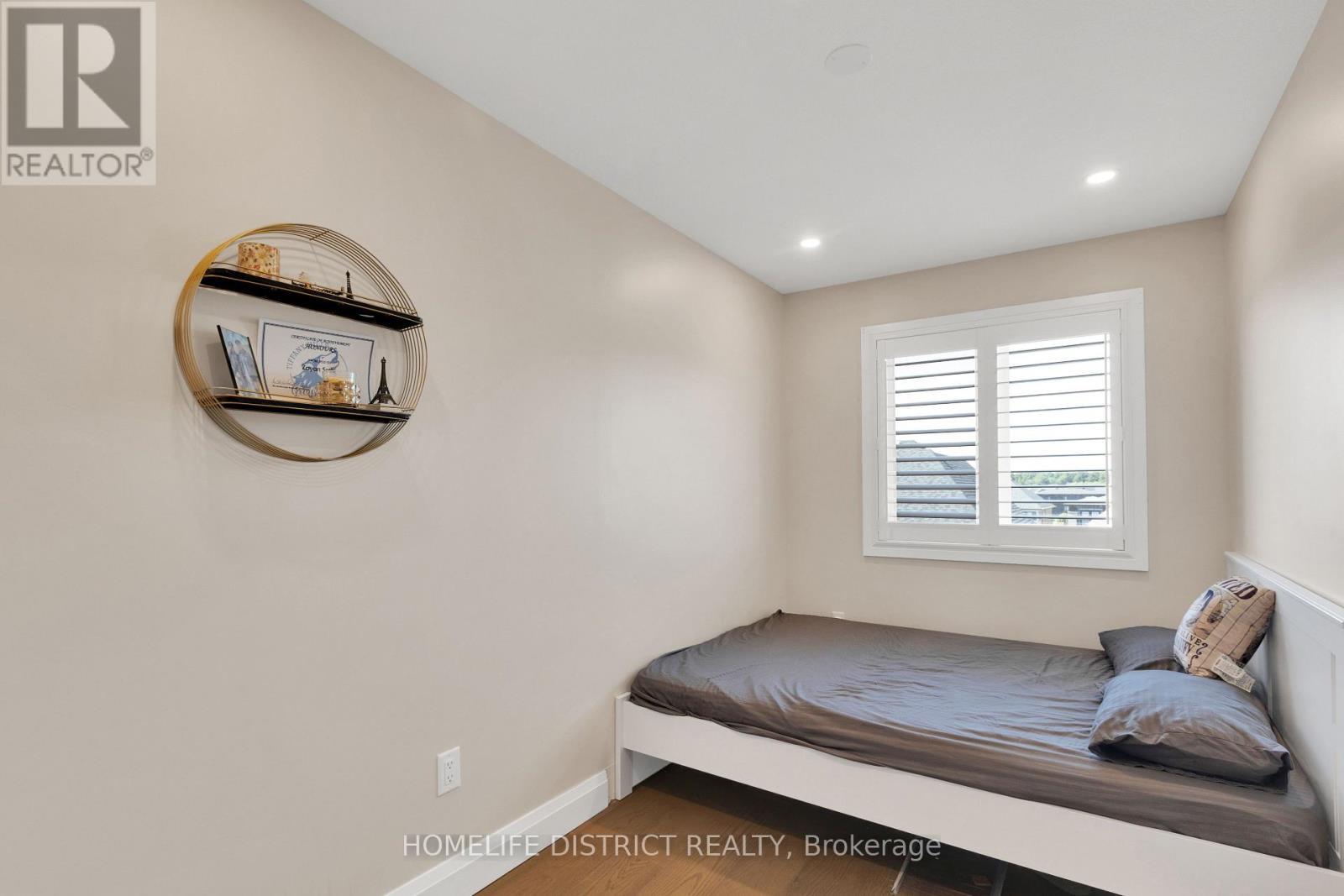 68 - 1169 Garner Road E, Hamilton, ON - Indoor Photo Showing Bedroom