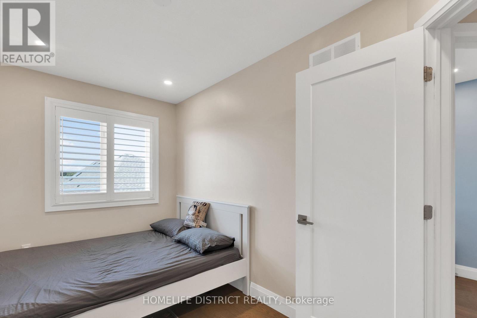 68 - 1169 Garner Road E, Hamilton, ON - Indoor Photo Showing Bedroom