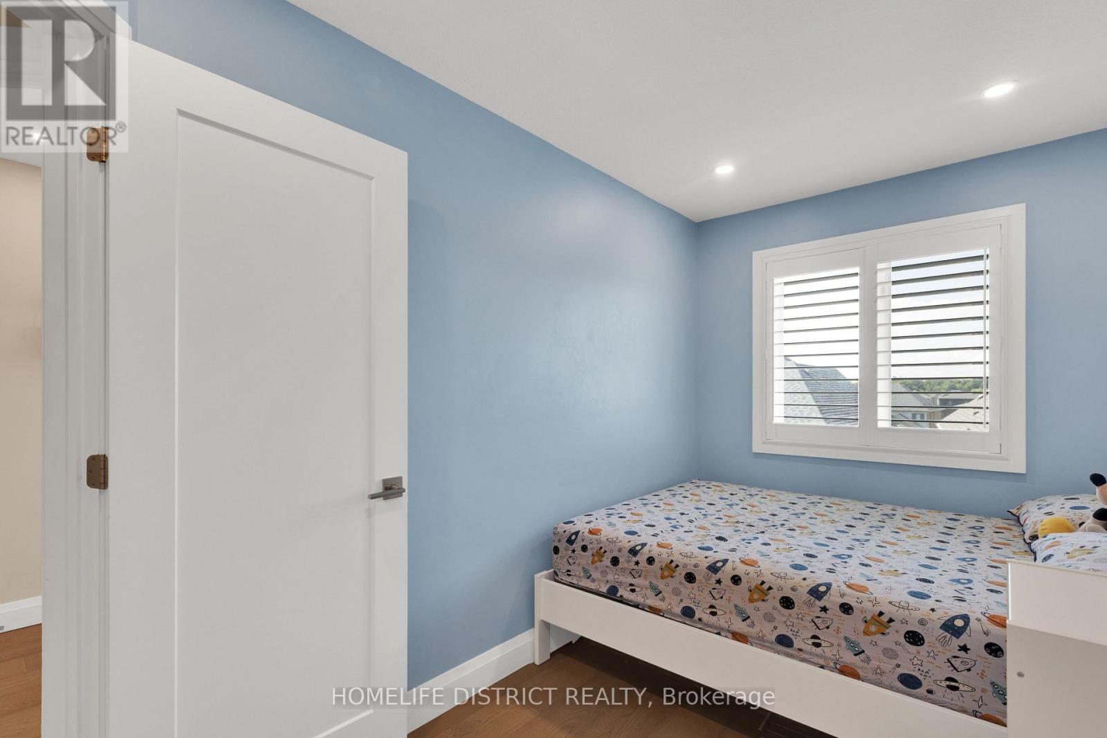68 - 1169 Garner Road E, Hamilton, ON - Indoor Photo Showing Bedroom