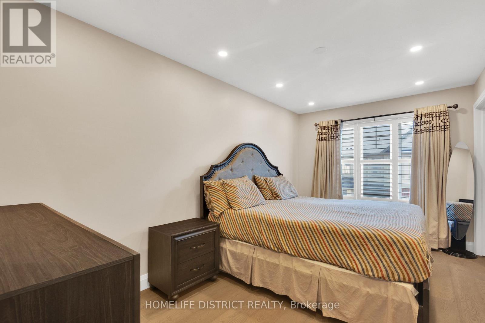 68 - 1169 Garner Road E, Hamilton, ON - Indoor Photo Showing Bedroom