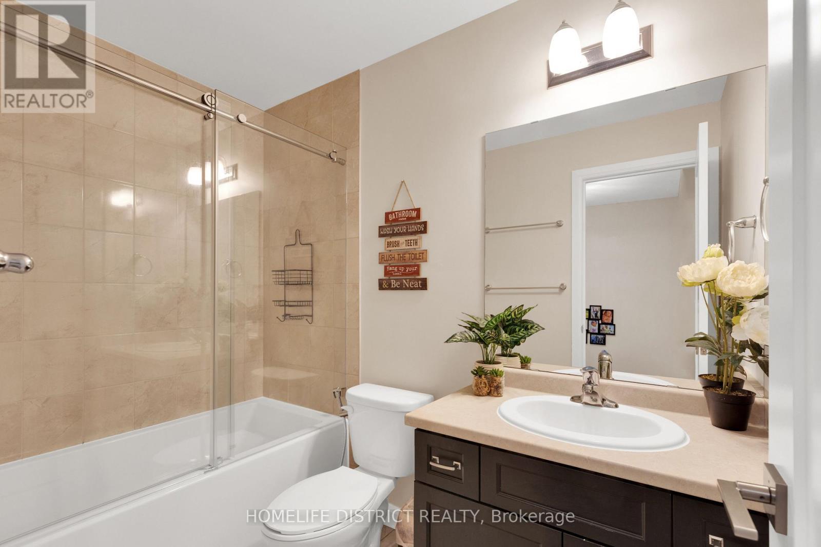 68 - 1169 Garner Road E, Hamilton, ON - Indoor Photo Showing Bathroom