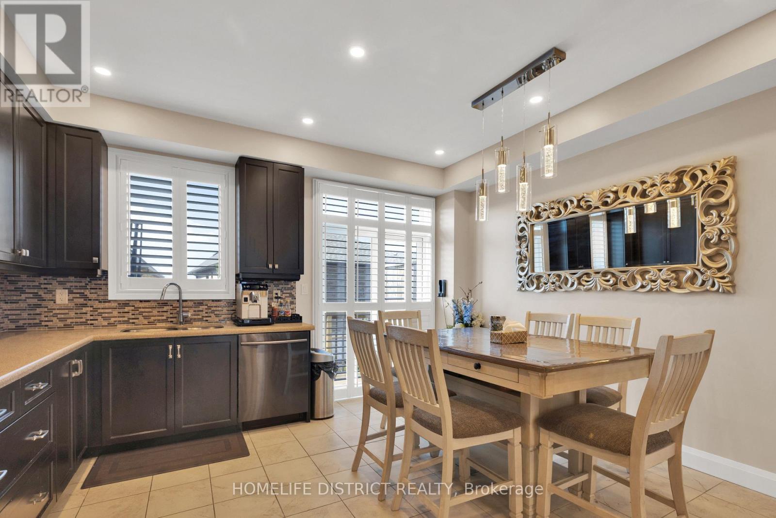 68 - 1169 Garner Road E, Hamilton, ON - Indoor