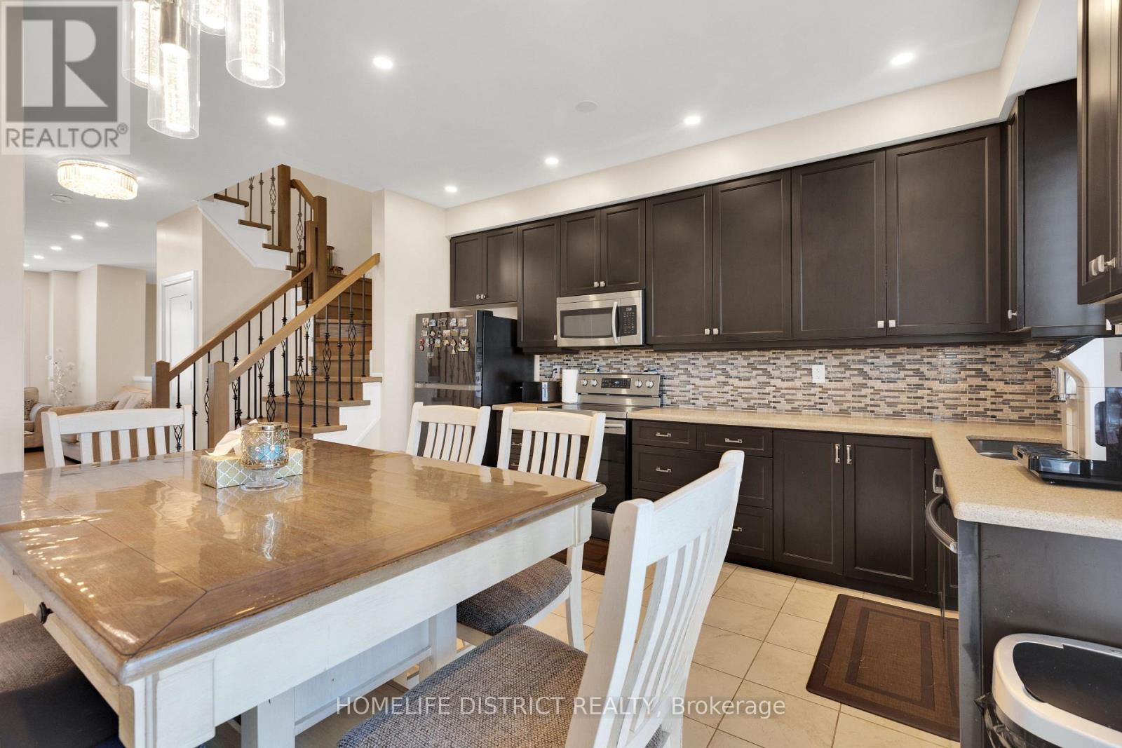 68 - 1169 Garner Road E, Hamilton, ON - Indoor