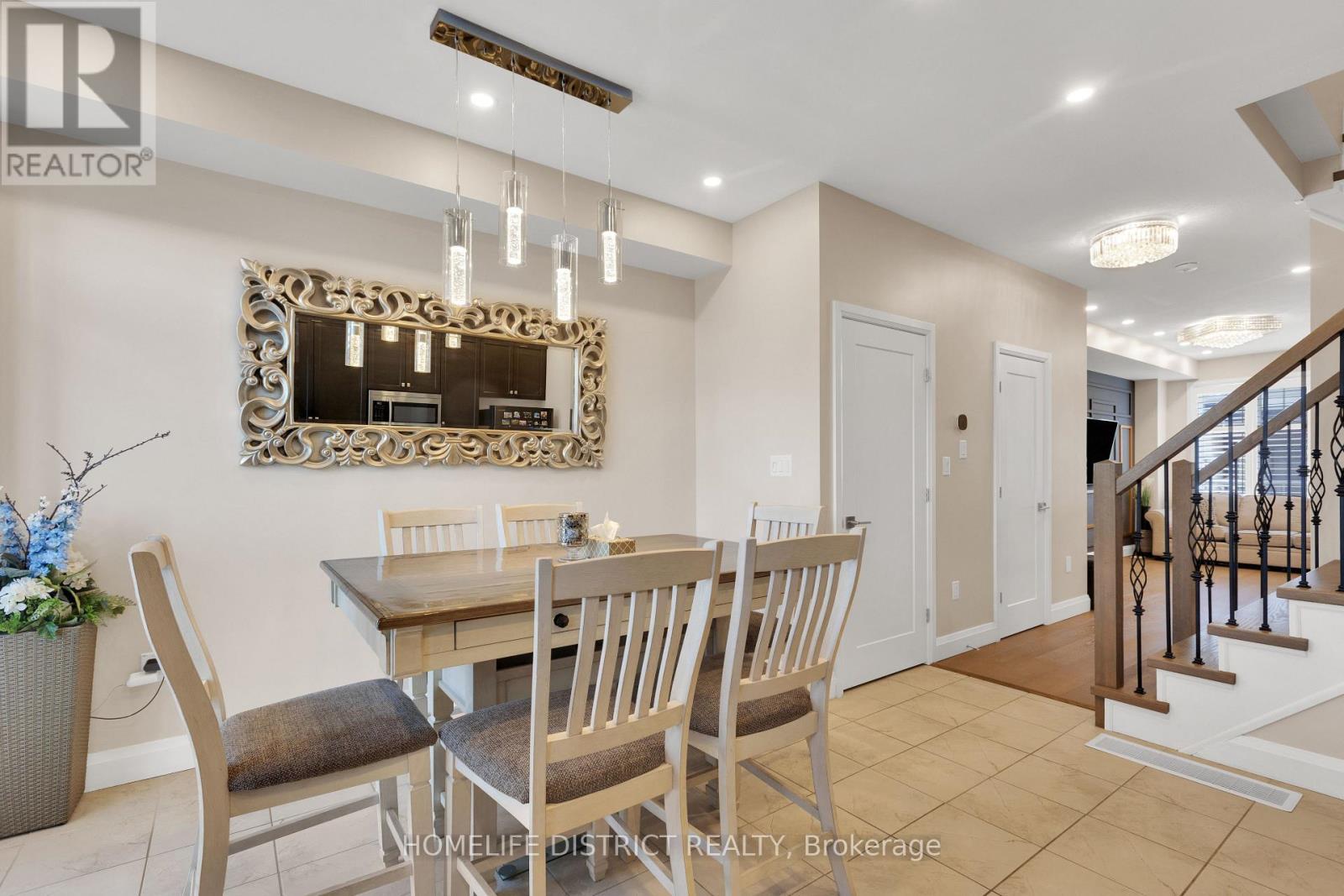 68 - 1169 Garner Road E, Hamilton, ON - Indoor Photo Showing Dining Room