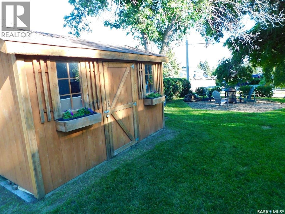 41 Kasper Crescent, Assiniboia, SK - Outdoor