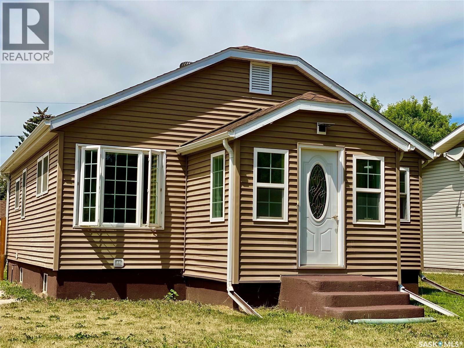 120 3Rd Street W, Carnduff, SK