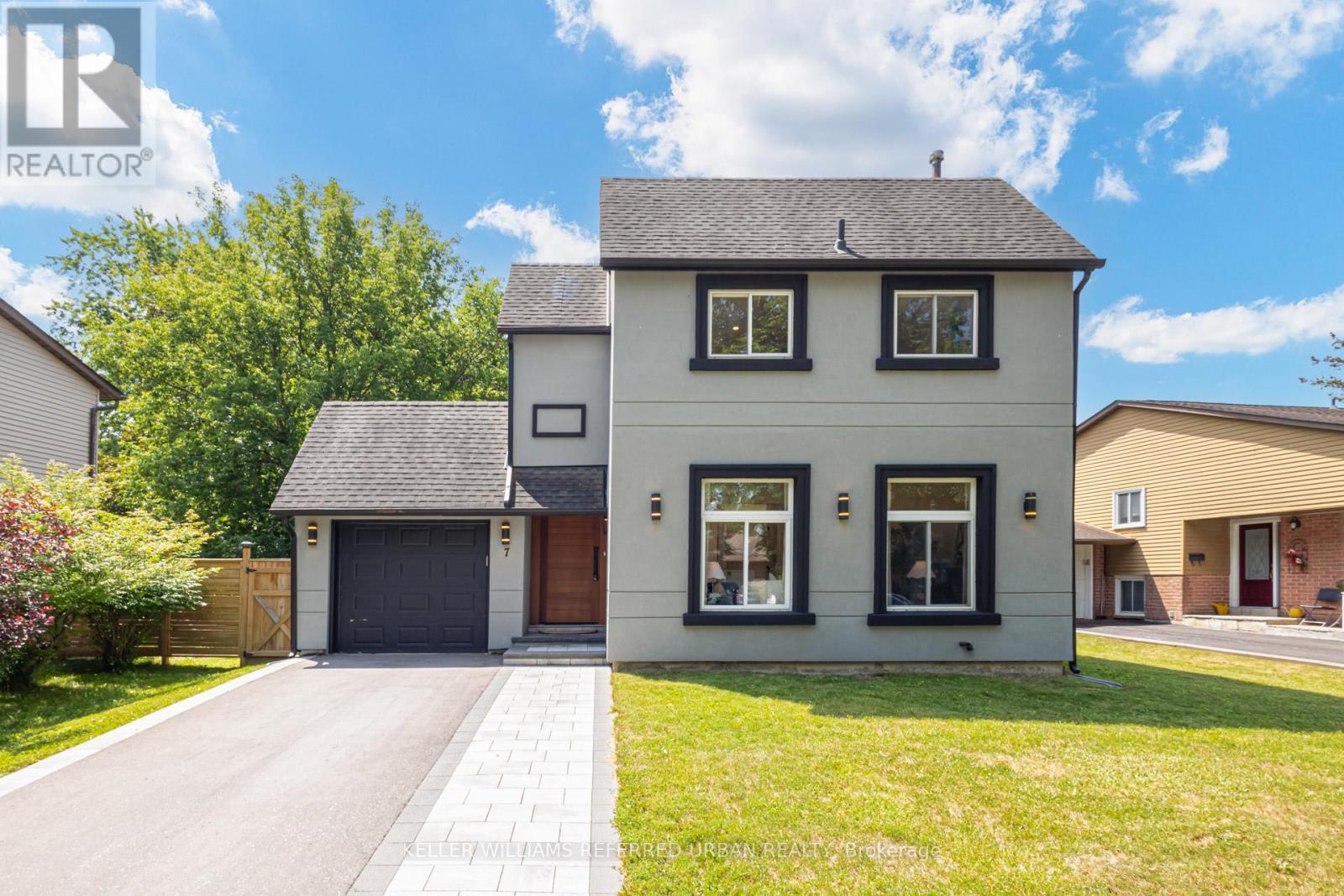 7 Cossar Drive, Aurora, ON