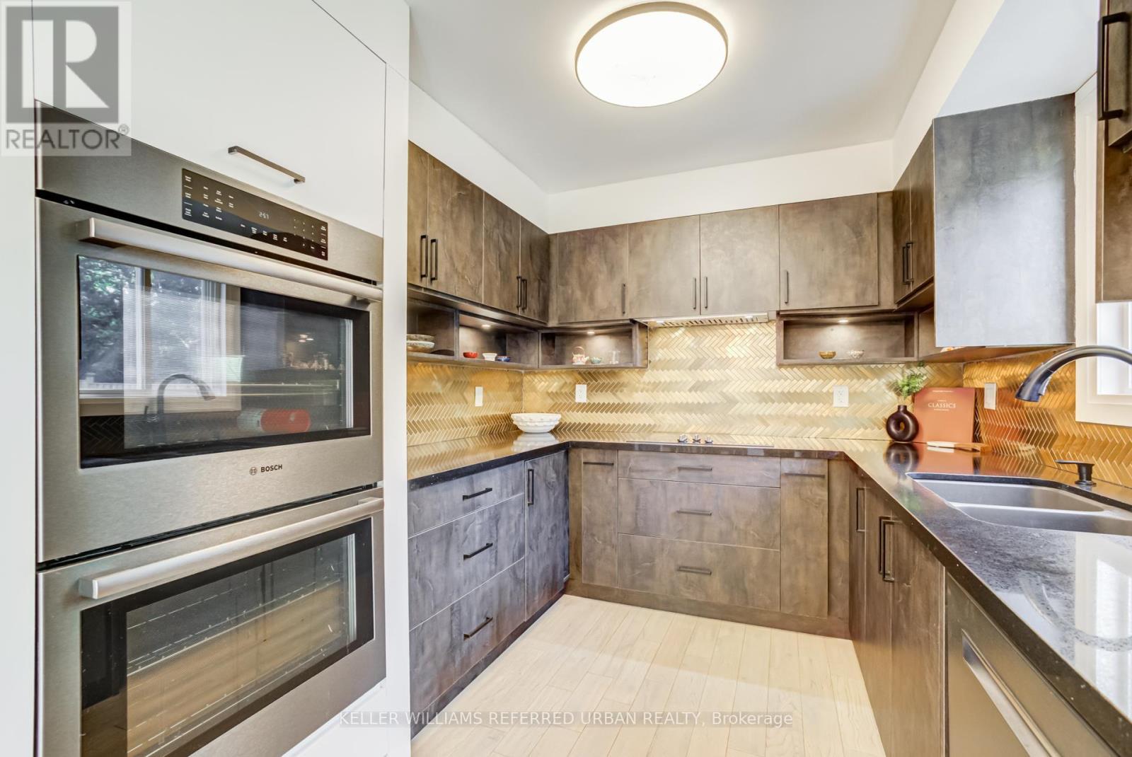 7 Cossar Drive, Aurora, ON