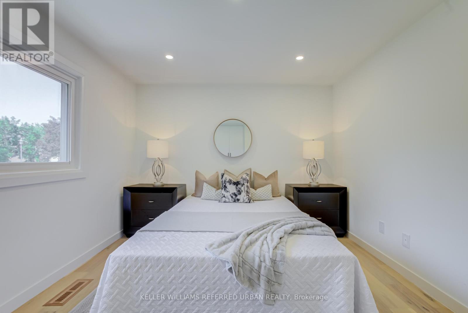 7 Cossar Drive, Aurora, ON