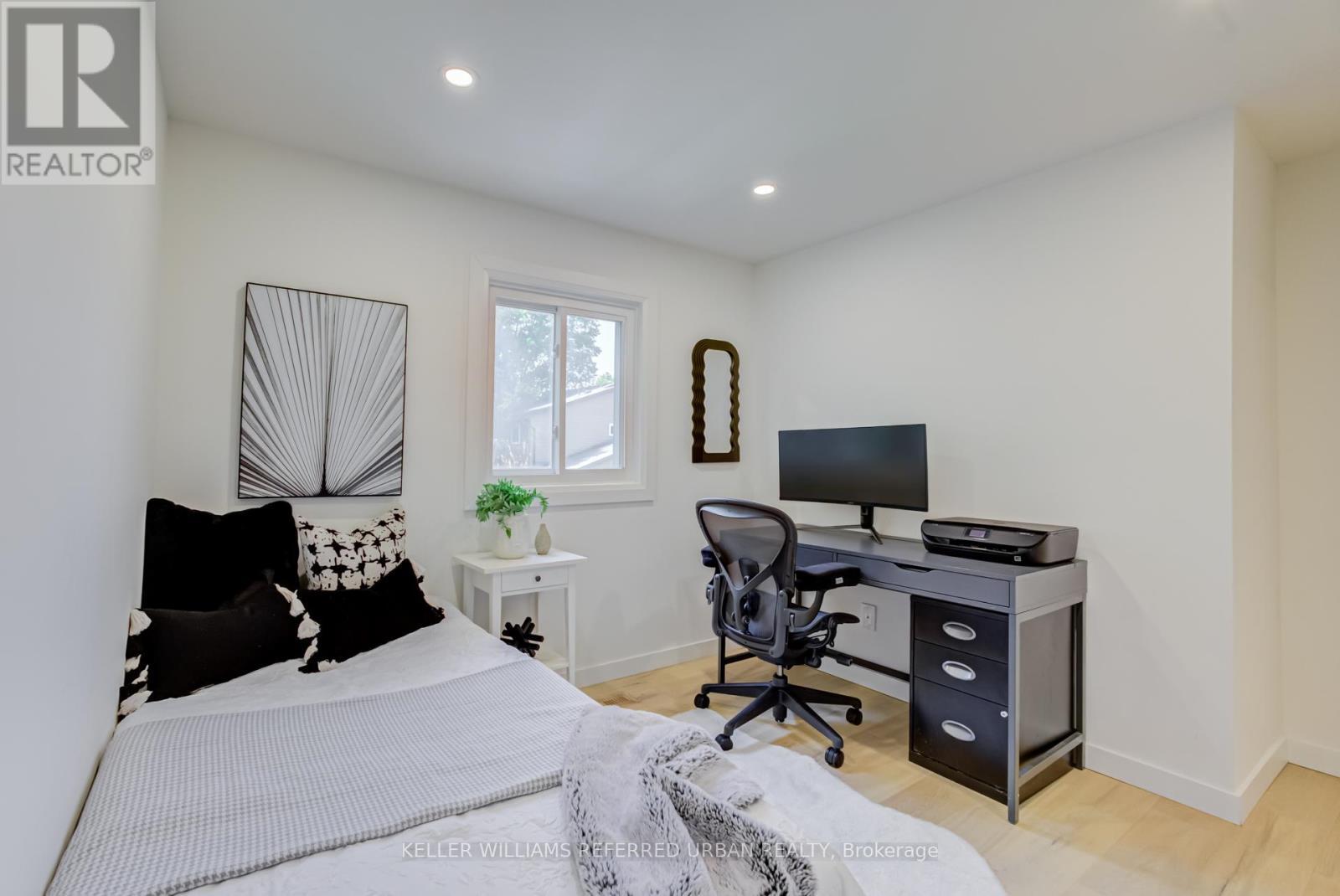 7 Cossar Drive, Aurora, ON
